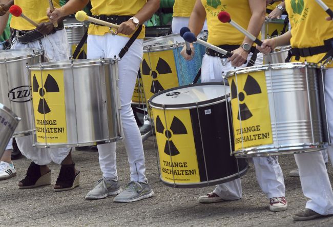 Tisíce ľudí protestovali proti belgickým jadrovým reaktorom