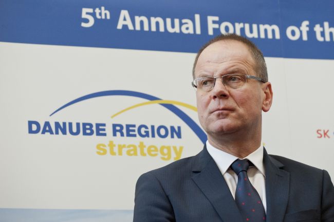 Eurokomisár Navracsics kritizoval rétoriku Orbánovej vlády v otázke migrácie
