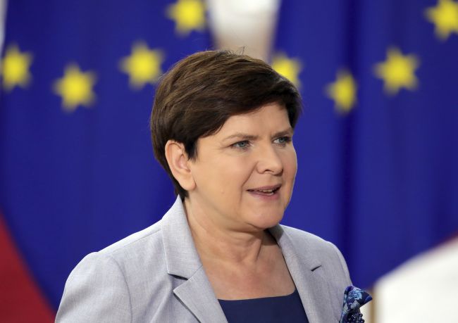 Szydlová: EÚ by mala upraviť svoju migračnú politiku