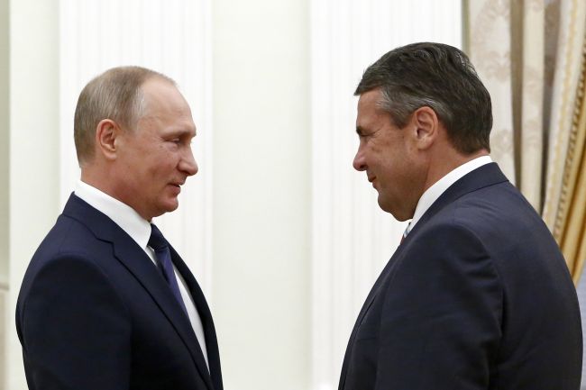 Sigmar Gabriel kritizoval v Rusku sankčnú politiku USA voči Moskve