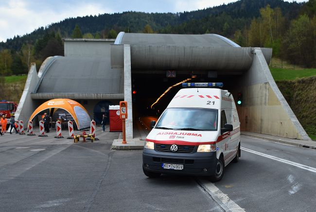 Dopravná nehoda v tuneli Branisko si vyžiadala jednu obeť