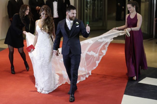 Messi sa oženil, na jeho svadbe v Rosariu bolo 260 hostí