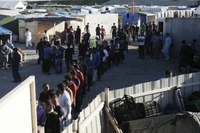 Potýčka medzi migrantmi v Calais si vyžiadala viacero zranených