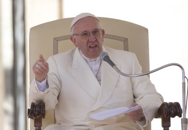 Pápež František vyzval na ukončenie násilia vo Venezuele a modlil sa za obete