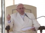 Pápež František vyzval na ukončenie násilia vo Venezuele a modlil sa za obete