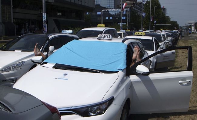 Slovenský taxík havaroval v Rakúsku, dve ženy sa ťažko zranili