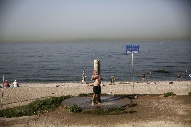 Vlna horúčav v Grécku poľavila, mimoriadne vysoké je však riziko lesných požiarov