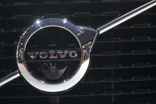 Švédske Volvo končí s autami s výhradne spaľovacími motormi