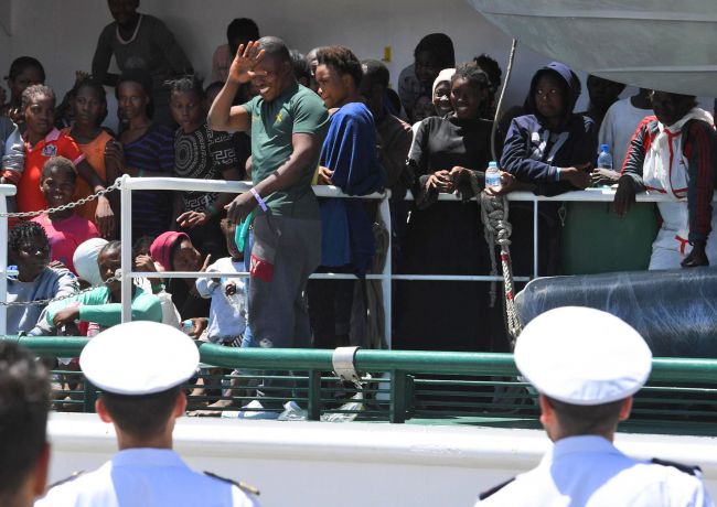 Štáty EÚ odmietajú taliansky návrh na prevzatie migrantov zachránených na mori