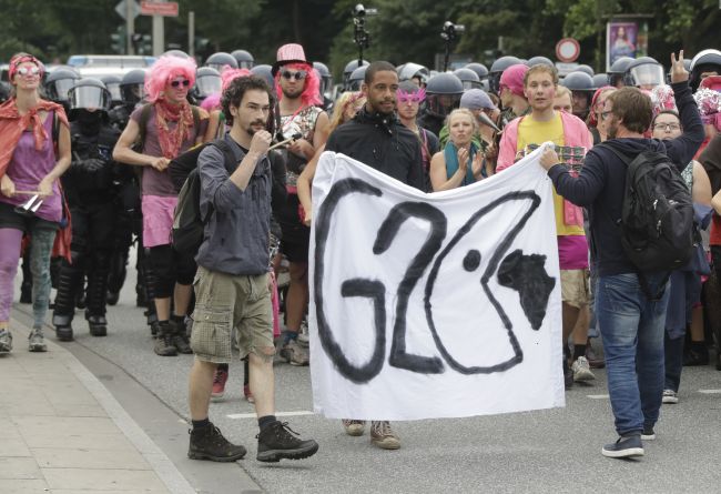 Protesty proti summitu G20 poznačuje násilie už od rána