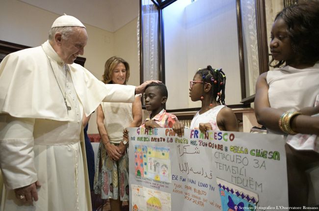 Pápež nalieha na lídrov G20, aby hovorili o chudobných a utečencoch