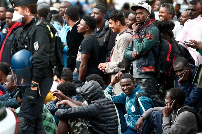 Na severe Paríža evakuovali z ulíc takmer 2800 migrantov