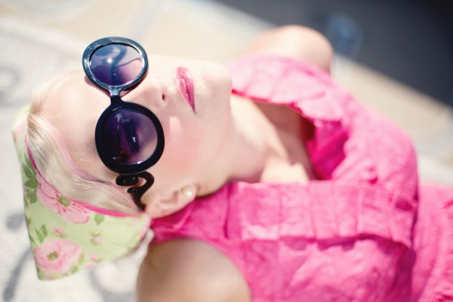Kvalitné slnečné okuliare by mali obsahovať týchto 5 častí