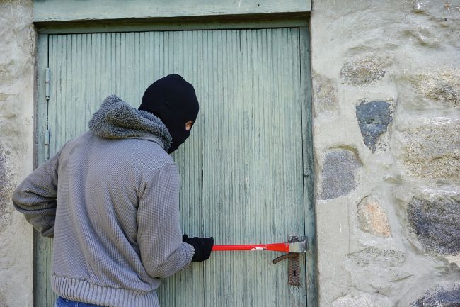 V lete pribúdajú krádeže v bytoch, na ochranu majetku pomôže niekoľko pravidiel