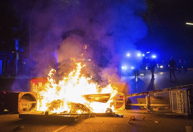 Počas protestov proti summitu G20 sa zranilo 476 policajtov