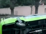 Video: V Lime havaroval turistický autobus. Najmenej 9 ľudí zomrelo