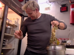 Video: Gordon Ramsay zostal v nemom úžase. Toto ešte v žiadnej kuchyni nenašiel