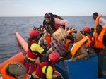Pravicoví extrémisti chcú "brániť Európu" v Stredozemnom mori blokádou migrantov