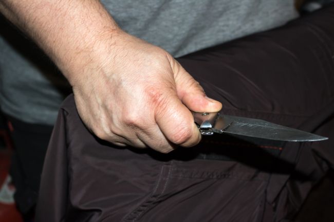 Recidivista z Krompách tínedžera najprv bodol, potom ho olúpil