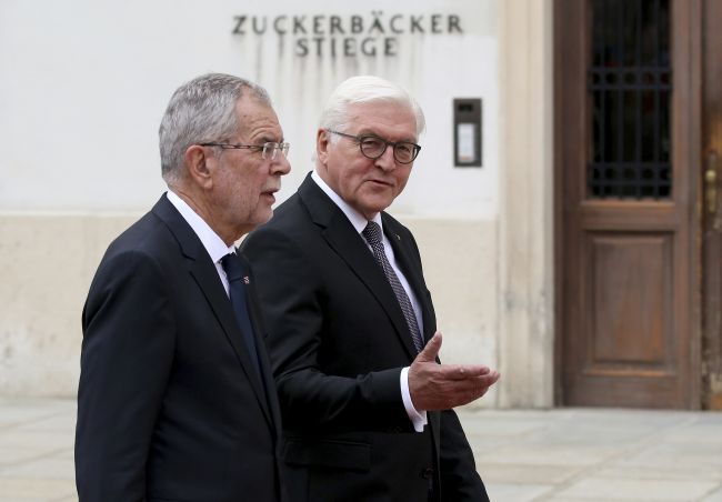 Nemecký prezident varuje pred jednoduchým riešením migrácie