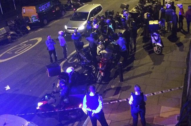 V súvislosti s útokmi kyselinou v Londýne obvinili 16-ročného mladíka