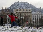 V metropole Santiago sa postaralo o problémy neobvyklé sneženie