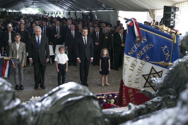 Netanjahu a Macron si uctili obete hromadného zatýkania Židov v roku 1942