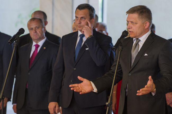Premiér Fico vidí výzvy v odmietnutí fašizmu a postavení Slovenska v novej EÚ