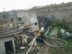 Hasiči zasahujú pri požiari rodinného domu v Kvetoslavove