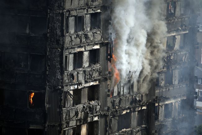 Londýnskej polícií pomôžu pri identifikácii obetí požiaru americkí experti