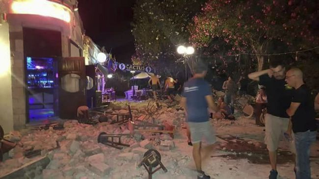 Dvaja mŕtvi a vyše sto zranených po zemetrasení na gréckych ostrovoch a v Turecku