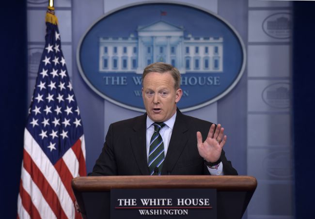 Hovorca Bieleho domu Sean Spicer rezignoval na svoju funkciu