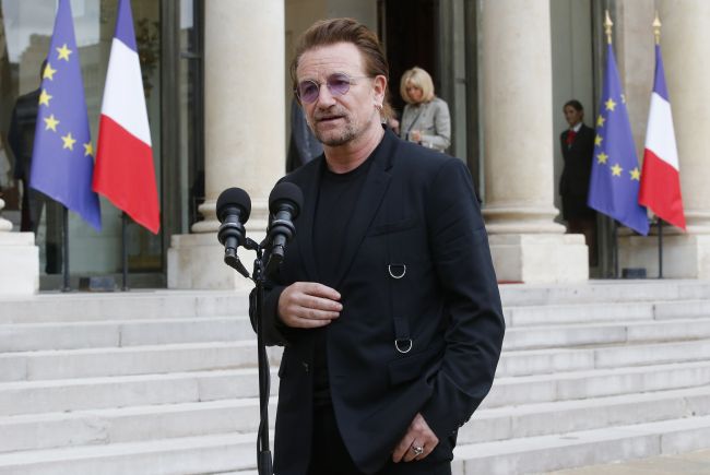 Spevák Bono hovoril s Macronom o rozvojovej pomoci