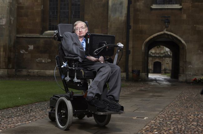 Stephen Hawking varuje ľudstvo pred mimozemšťanmi