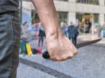 Muž v Španielsku zaútočil nožom na policajta. Údajne kričal „Alláhu akbar“