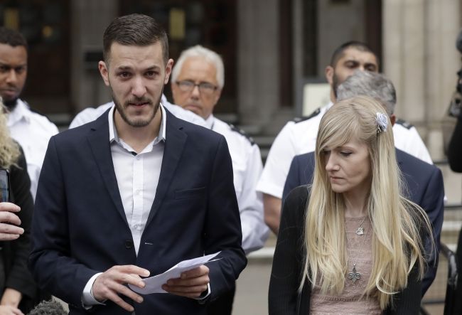 Británia: Posledné želanie rodičov chorého chlapca je vziať si ho domov