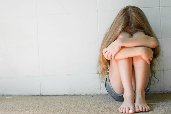 15-ročné dievča po znásilnení žiadalo o pomoc, okoloidúci ju tiež znásilnil