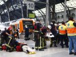 Železničné nešťastie: Najmenej 40 zranených pri havárii prímestského vlaku