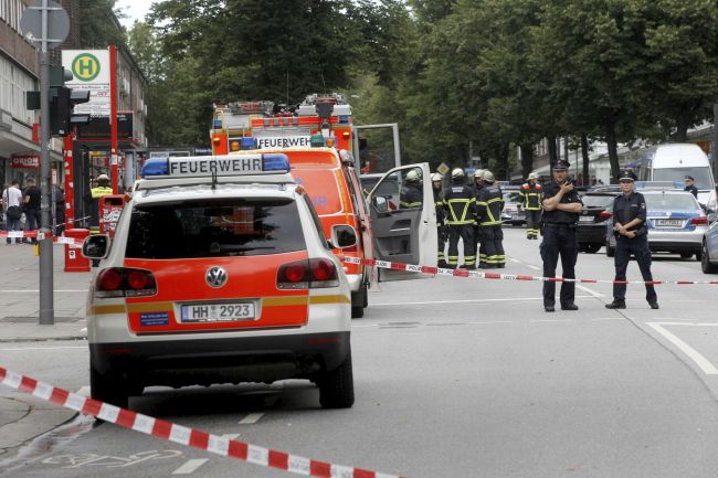 Nemecko: Polícia prehľadala zariadenie, kde žil útočník zo supermarketu