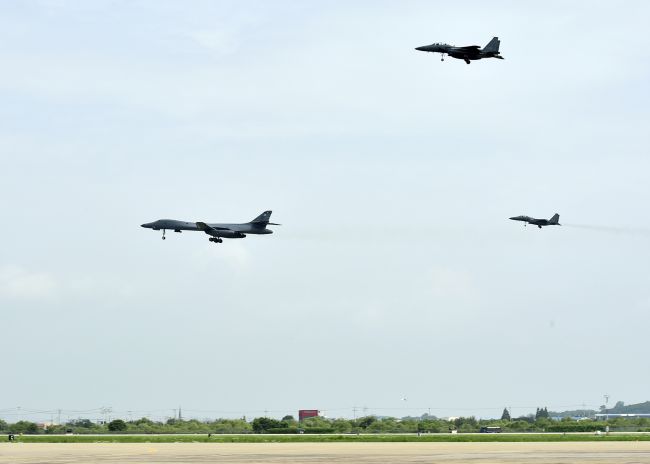 USA podnikli varovný prelet bombardérov nad Kórejským polostrovom