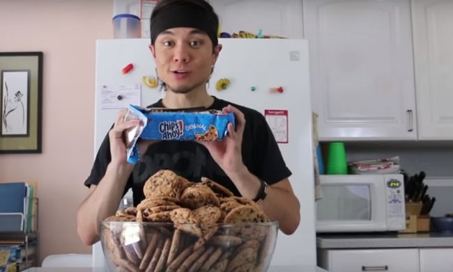 Video: Muž zjedol naraz rekordný počet sušienok