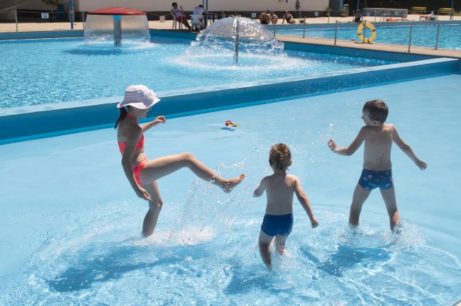 RADÍME: Chorí do bazénov nepatria, s "klímou" opatrne a nezabúdať na pitný režim