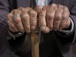 Muž z Nitry mal 90-ročného Partizánčana okradnúť o 2300 eur
