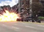 Video: Po výbuchu bomby začali ľudia tlieskať