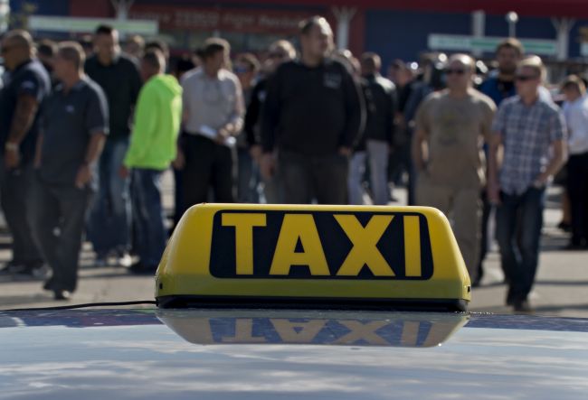 Dlhodobo nespokojní taxikári vyšli opäť do ulíc Bratislavy