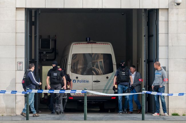 Atentátnici z Paríža a Bruselu útoky pripravili väčšinou za vlastné peniaze