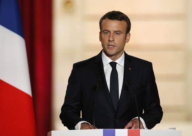 Francúzsky prezident Macron víta pravdepodobný prestup futbalistu Neymara