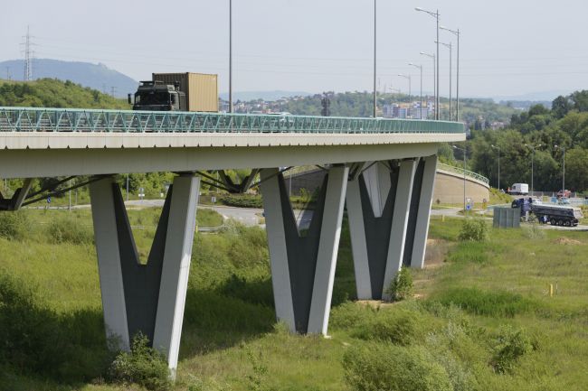 NDS uzatvorila do dnešnej polnoci tunel Branisko pre autá nad 3,5 tony