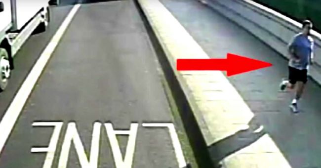 Video: Bežec sotil chodkyňu pod autobus a bežal ďalej