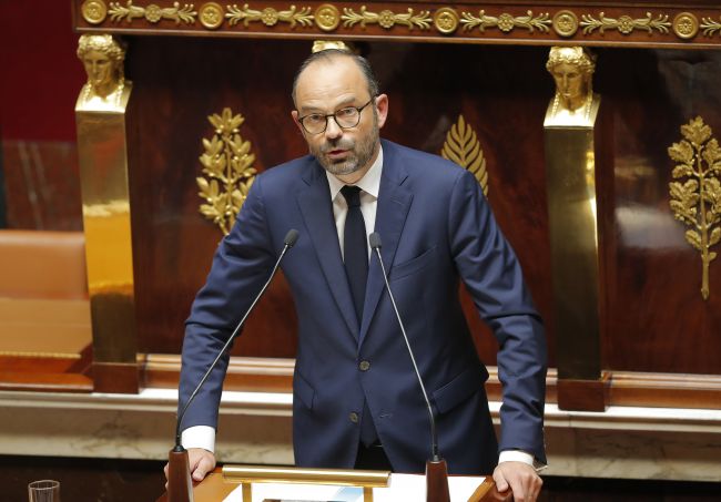 Po útoku pri Paríži zatkli na diaľnici hlavného podozrivého